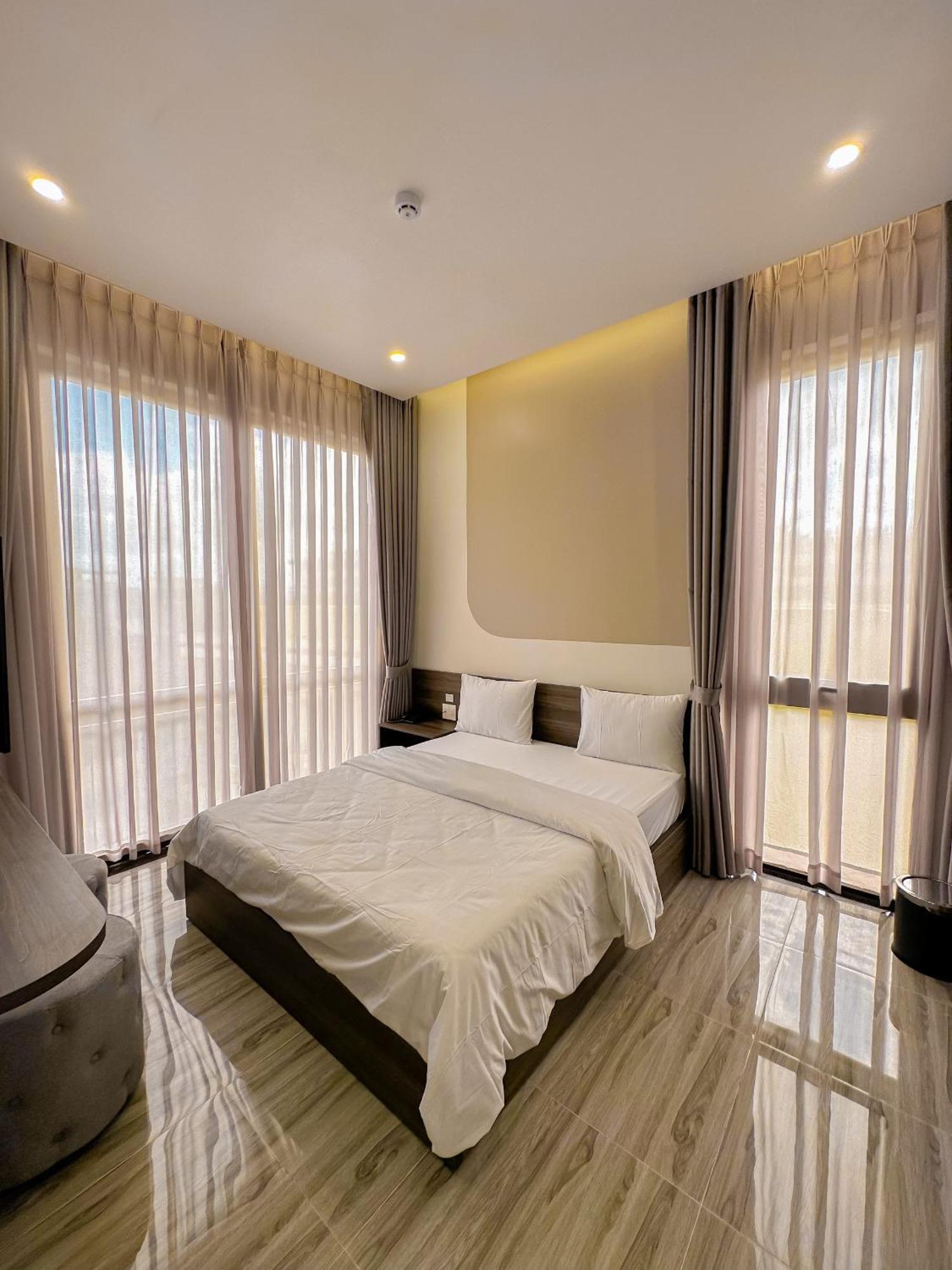 Tuyet Suong Hotel Куангнгай Экстерьер фото