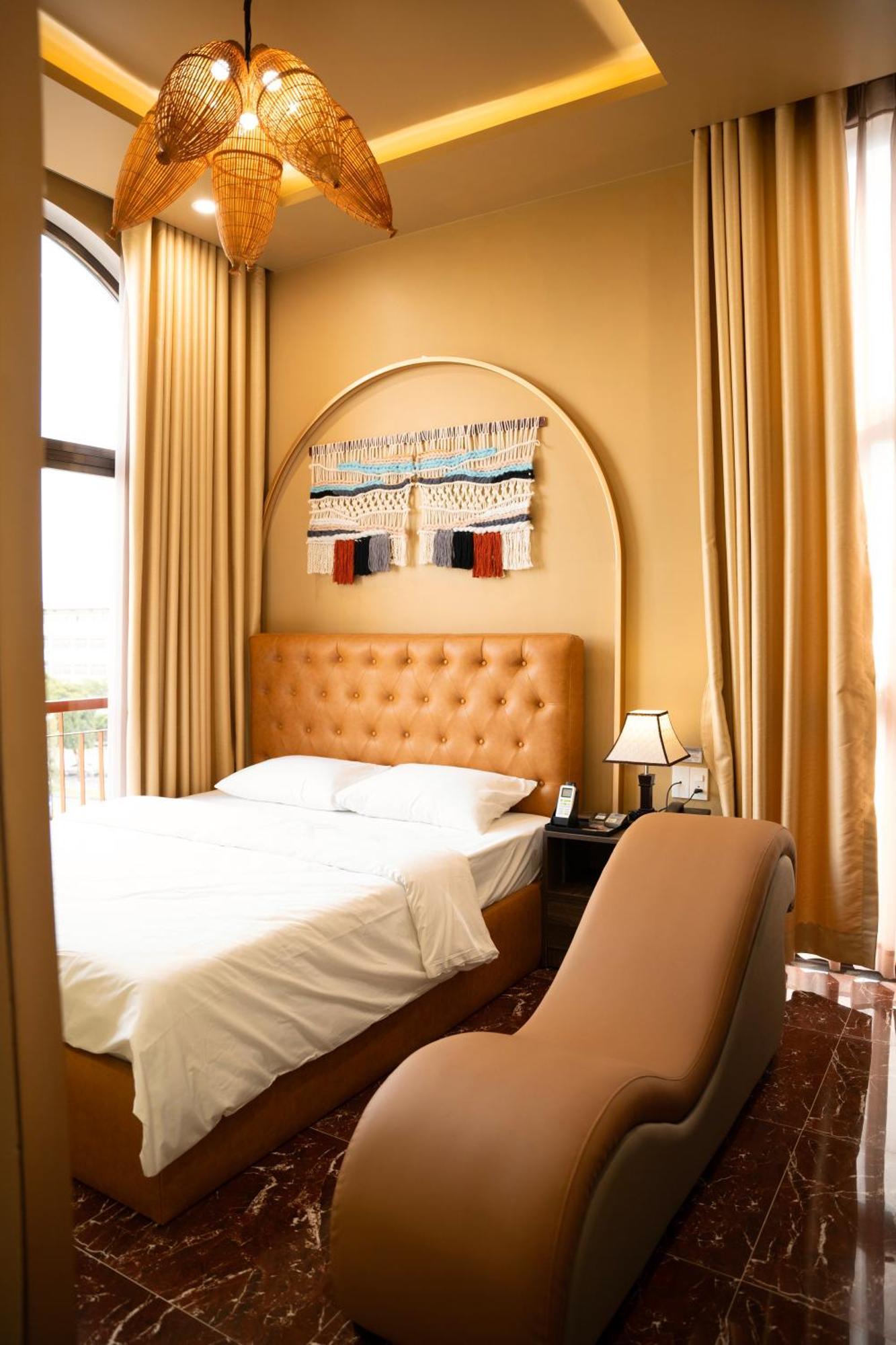 Tuyet Suong Hotel Куангнгай Экстерьер фото