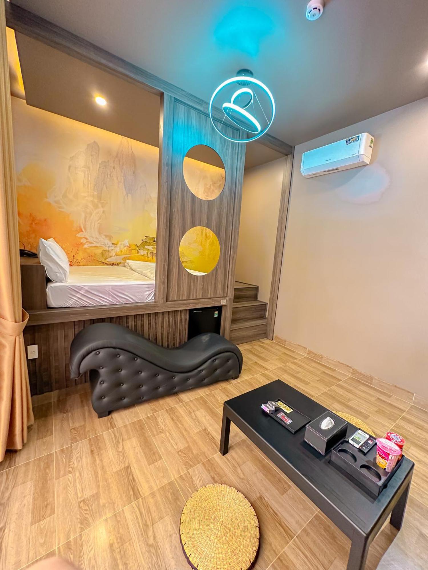 Tuyet Suong Hotel Куангнгай Экстерьер фото