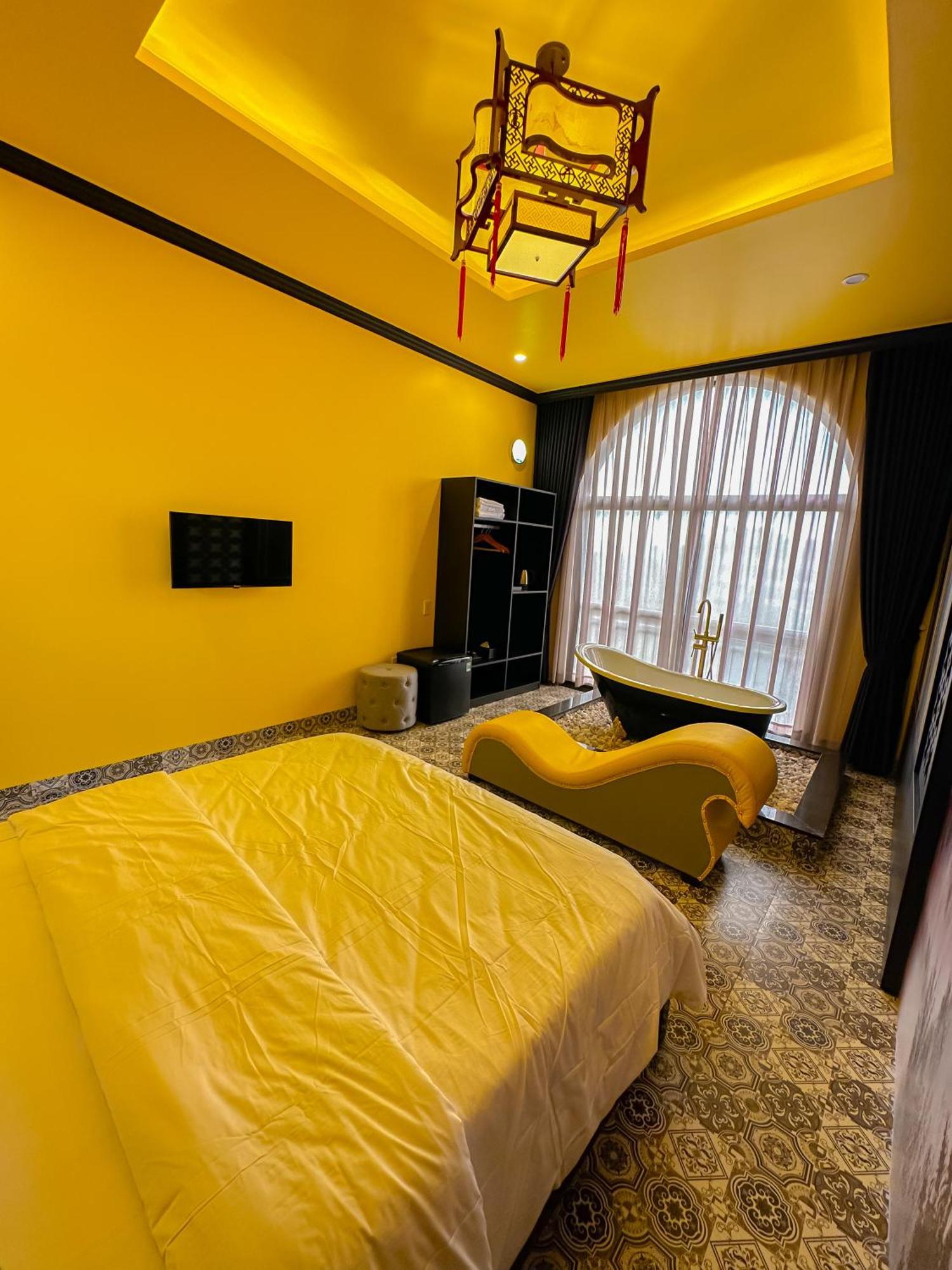 Tuyet Suong Hotel Куангнгай Экстерьер фото